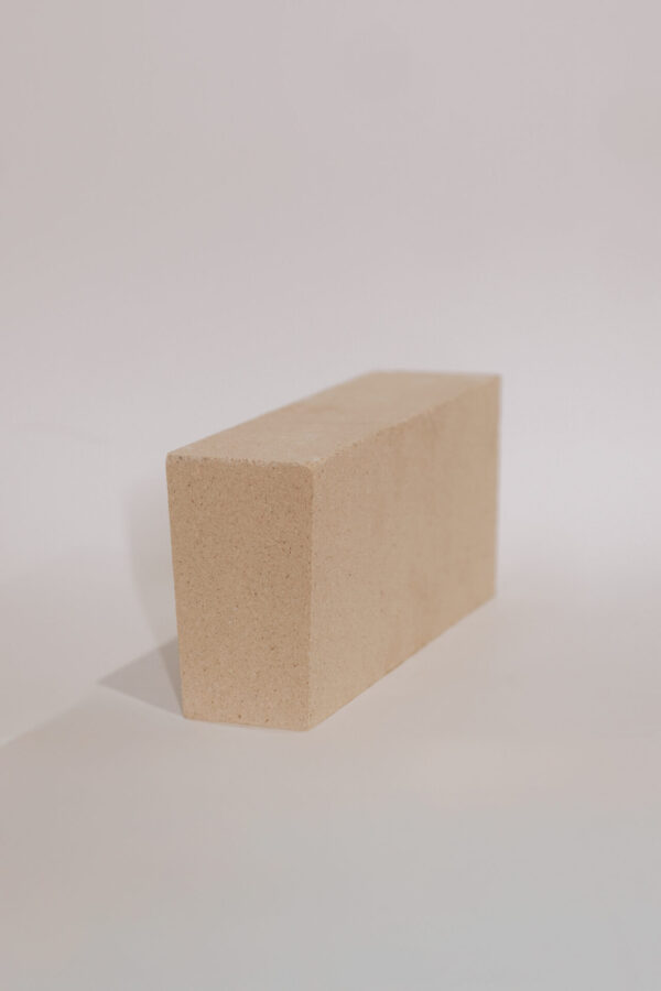 Šamotinė šoninė arkinė plyta Normaton AS 1L6, 230x114x67/61 mm - Image 1